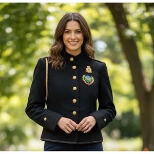 Classic Cropped Golden Crest Ladies Jacket Black Old Money Preppy Chic Vintage